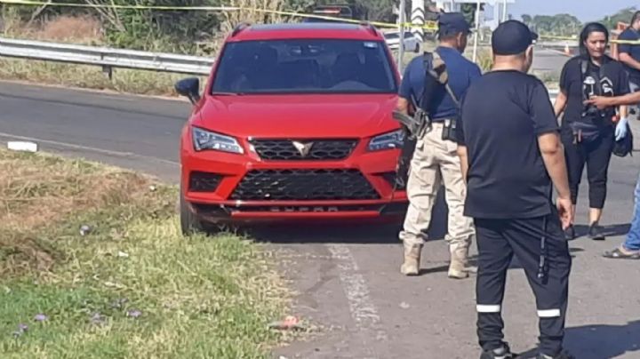 Michoacán: Con signos de violencia, encuentran dos cadáveres dentro de un auto