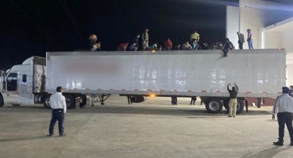 A tempranas horas, descubren a más de 300 migrantes centroamericanos hacinados en un camión