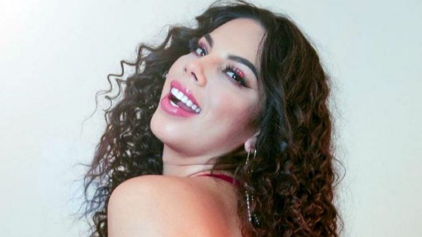 Tras dejar Badabun, Lizbeth Rodríguez sorprende con imponente bañador rosa en la playa