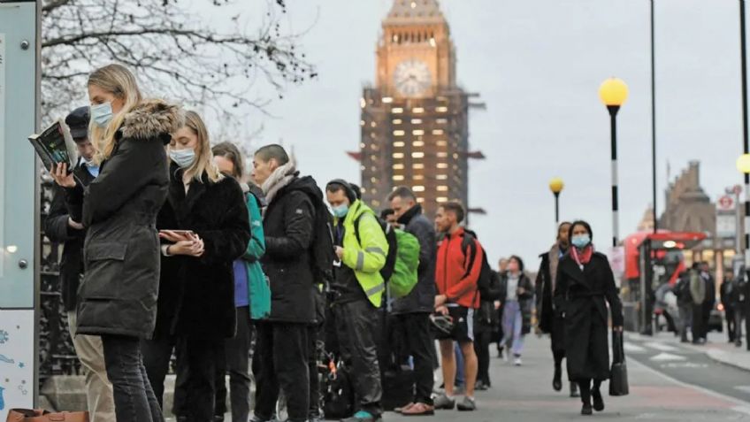 Pese a amenaza de Ómicron, Reino Unido pone fin a uso de cubrebocas y medidas sanitarias