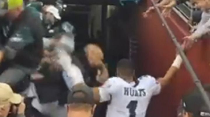 VIDEO: Aficionados caen de la tribuna y casi aplastan a jugador de los Philadelphia Eagles