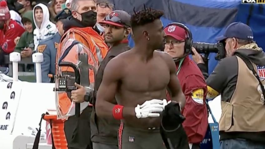 ¿Qué le pasó? Antonio Brown hace berrinche y los Bucaneros lo corren del equipo