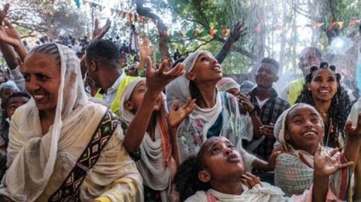 Tragedia: Ladrones con cuchillos irrumpen en iglesia de Liberia; reportan 30 víctimas letales