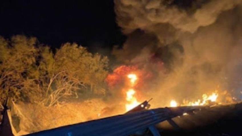 Fuerte accidente: Colisión de tráiler provoca incendio en autopista; conductor muere calcinado