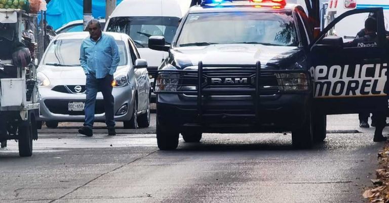 Autoridades llegan al sitio del crimen