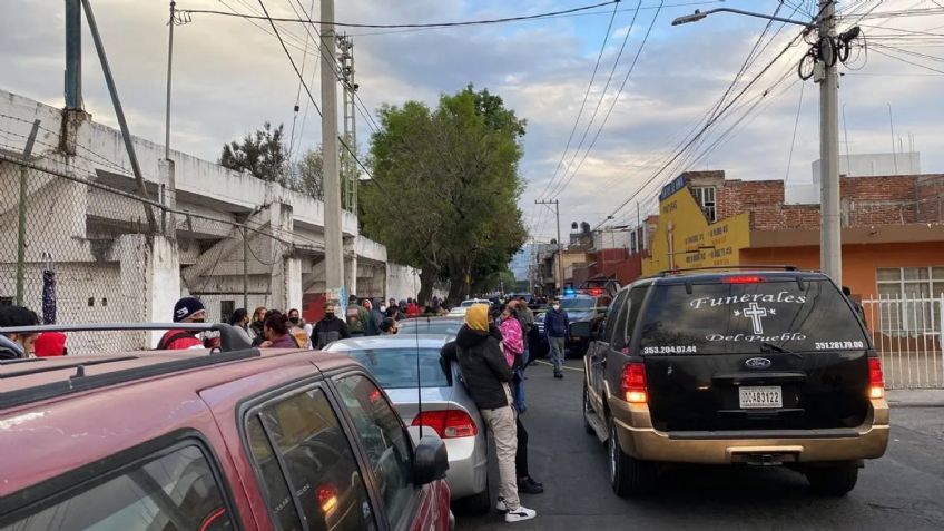 Trágico final: Hombre fallece de forma extraña en la fila para vacunarse contra Covid-19