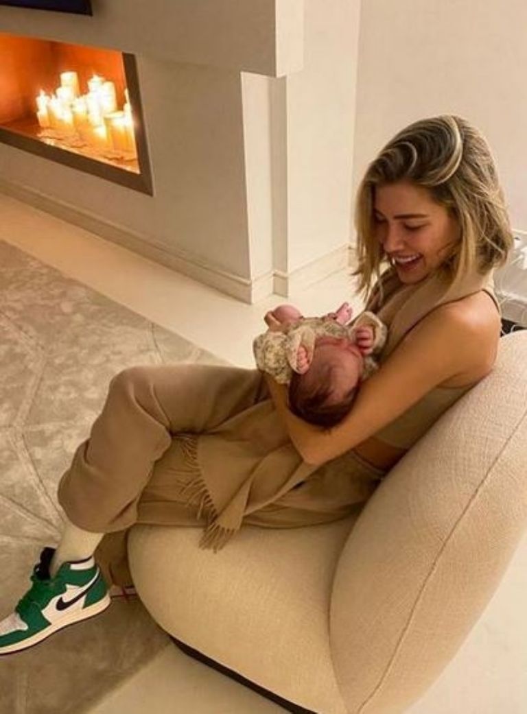 Michelle Salas con su sobrina