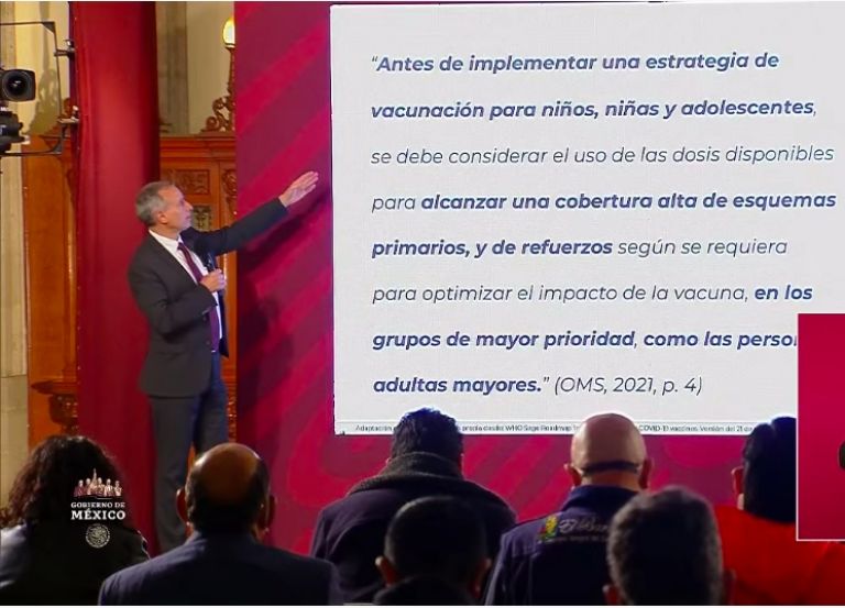En la imagen, Hugo López-Gatell cita el documento de la OMS