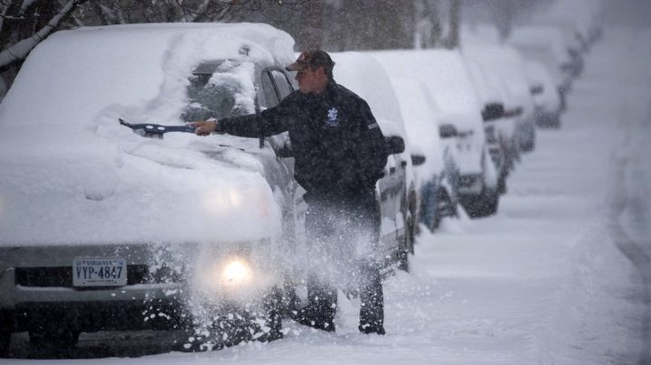 ¡Estado de emergencia en EU! Por tormenta invernal, suspenden más de 3 mil 500 vuelos