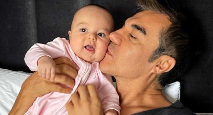Adrián Uribe muestra su lado paterno; presume orgulloso a su hija: "¿Cómo no sonreír?"