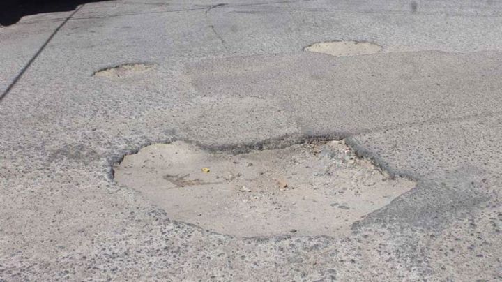Tras caer en un bache, motociclista sale proyectado y con lesiones en Guaymas