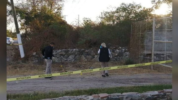 Pistoleros a bordo de una camioneta ultiman a un transeúnte por calles de Guerrero