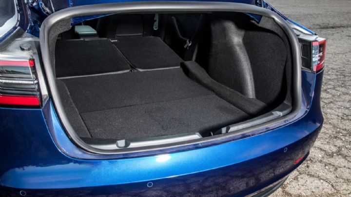 Por temor al Covid-19, Sarah encierra a su hijo en la cajuela de un auto para hacerle una prueba