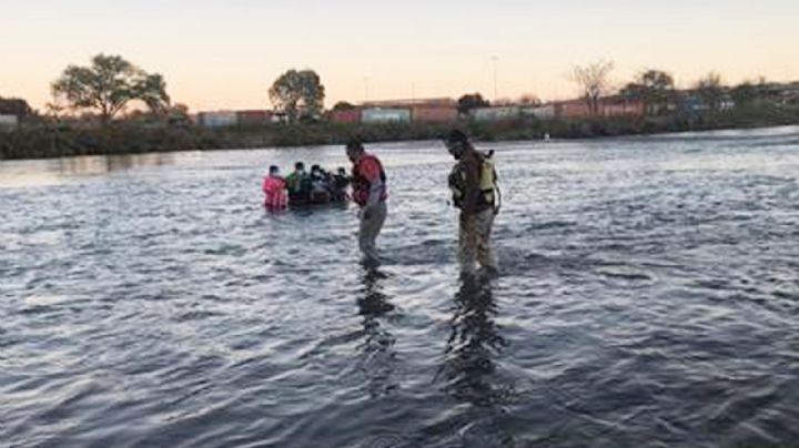 VIDEO: Rescatan a dos mujeres y cuatro menores en el Río Bravo; hay una embarazada