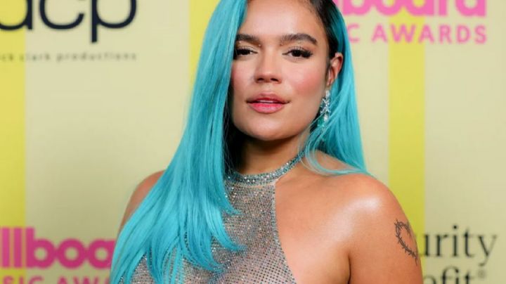 Tras sufrir caída en el escenario, cantante sorprende a sus fans al hacer esto en pleno concierto