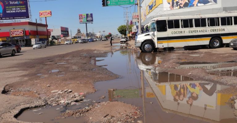 Central Camionera está entre aguas negras y muchos baches en el municipio de Cajeme