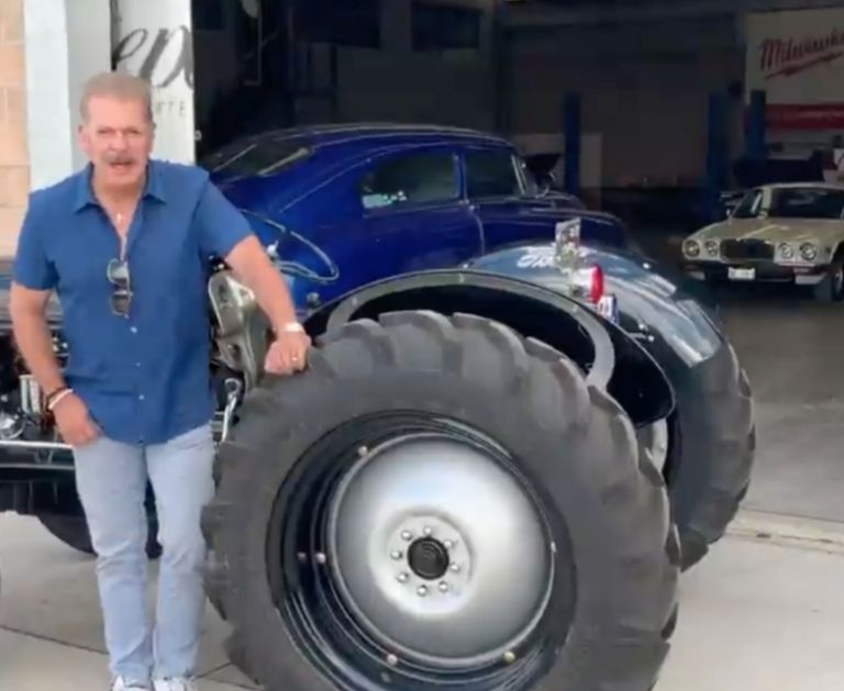 Goyri en su taller mecánico