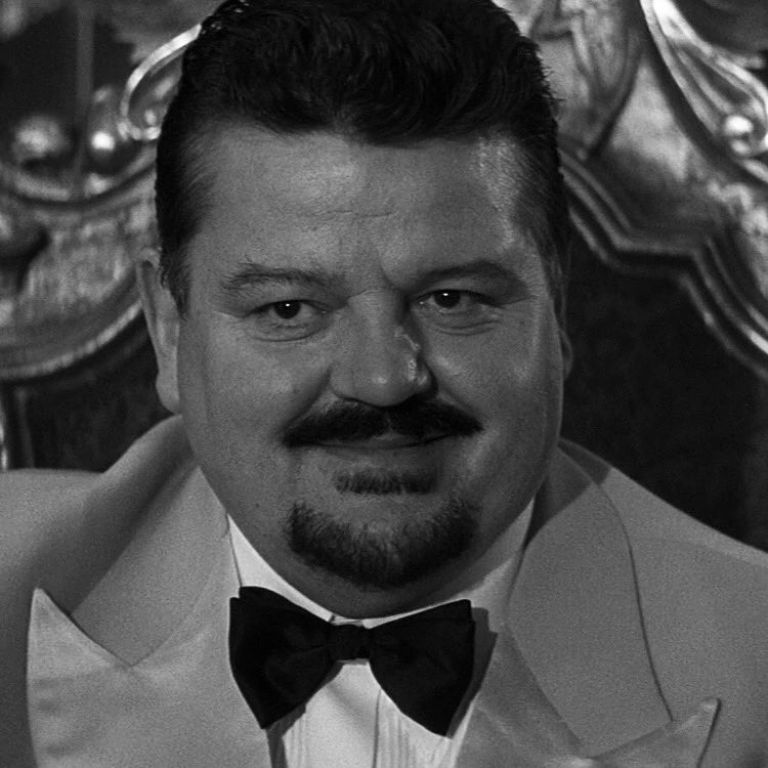 Robbie Coltrane