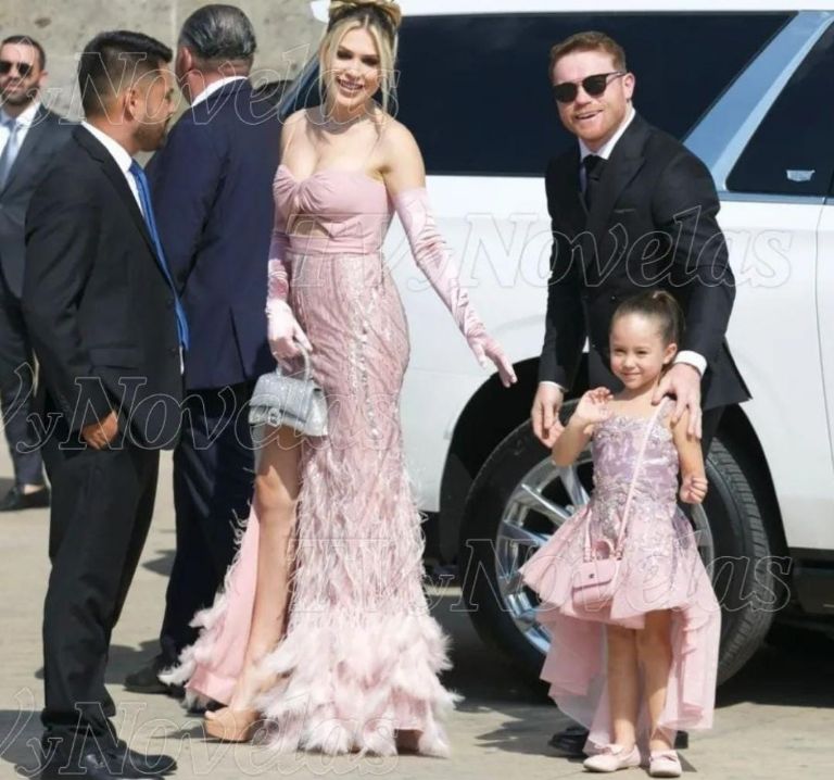 Canelo Álvarez y su familia