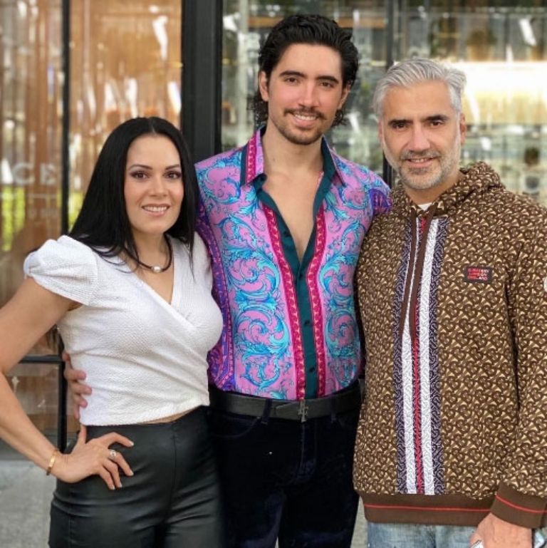 América Guinart y Alejandro Fernández, junto a su hijo Alex