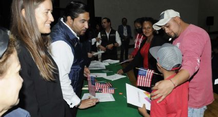 Hijos de migrantes del Estado de México reciben pasaporte de Estados Unidos