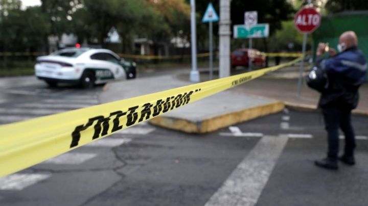 Sangriento intento de homicidio en Iztapalapa; De 30 disparos atacaron a dos hombres