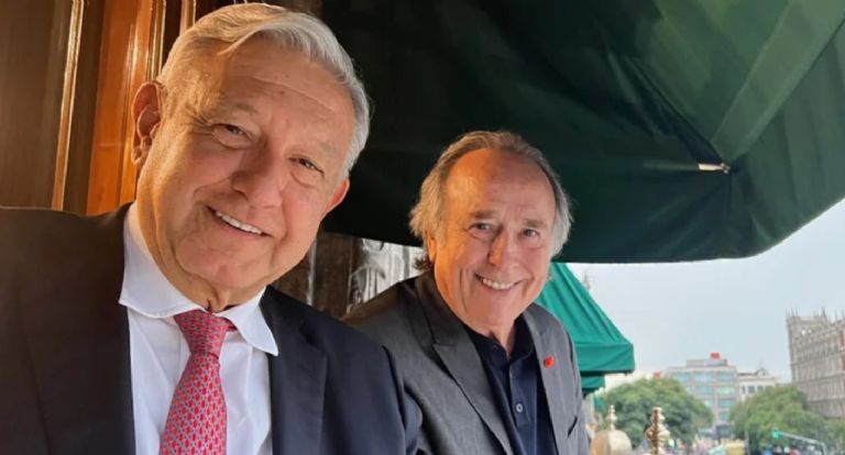 En la imagen, el presidente AMLO y el cantante Serrat. Foto: Twitter