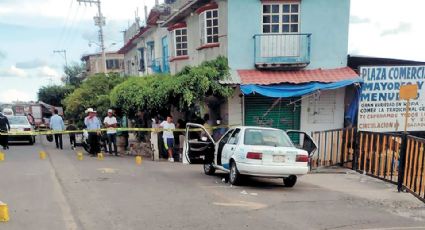 Desconocidos aniquilan a tiros a un hombre en medio de un tianguis en Morelos