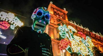 ¿Te lo vas a perder? Zócalo de la CDMX estrena alumbrado por Día de Muertos; así se ve