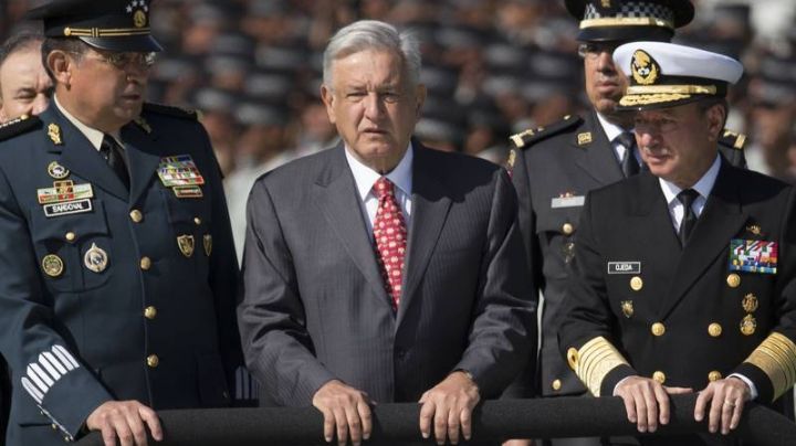 AMLO defiende militarización: Comparte VIDEO de militares que salvan a niño de morir electrocutado