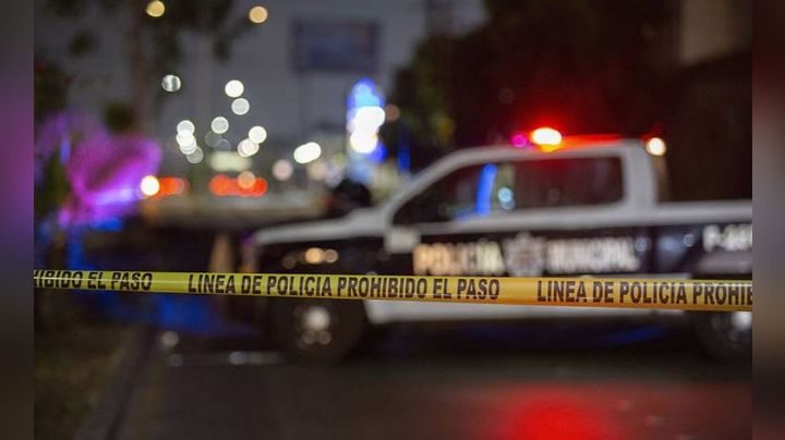 A la orilla de una autopista, localizan los cadáveres de dos hombres en Morelos