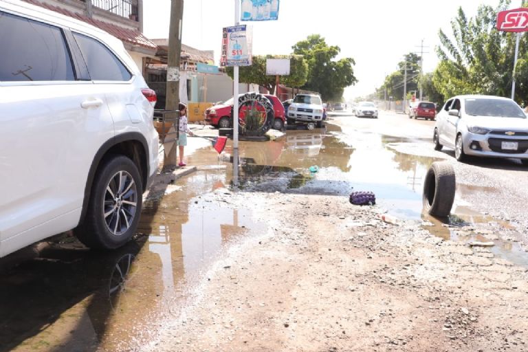 Fuga de agua en Ciudad Obregón, Sonora. Foto: Román González