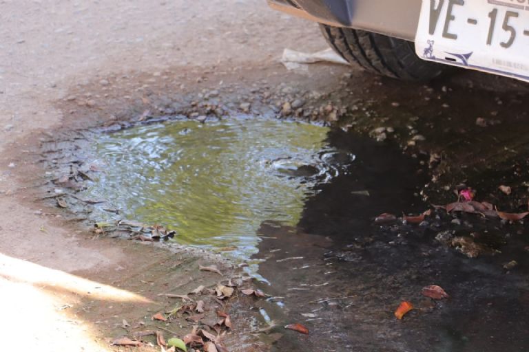 Fuga de agua en Ciudad Obregón, Sonora. Foto: Román González