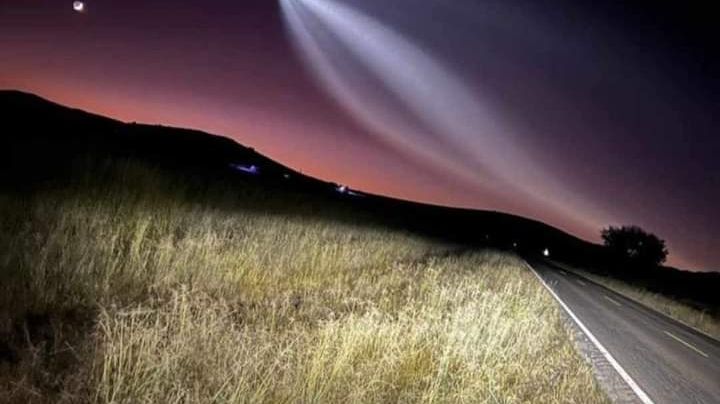¿OVNI en Sonora? VIDEO muestra luces en el cielo; es un cohete lanzado por SpaceX de Elon Musk