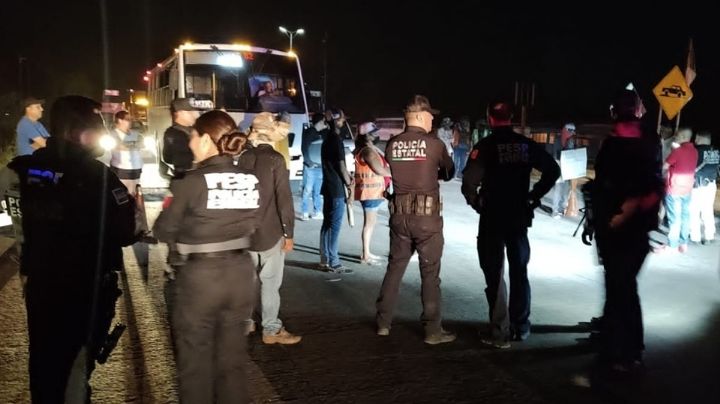Tras 2 horas de bloqueo, liberan carretera en Pótam; hay cinco detenidos, la mayoría menores
