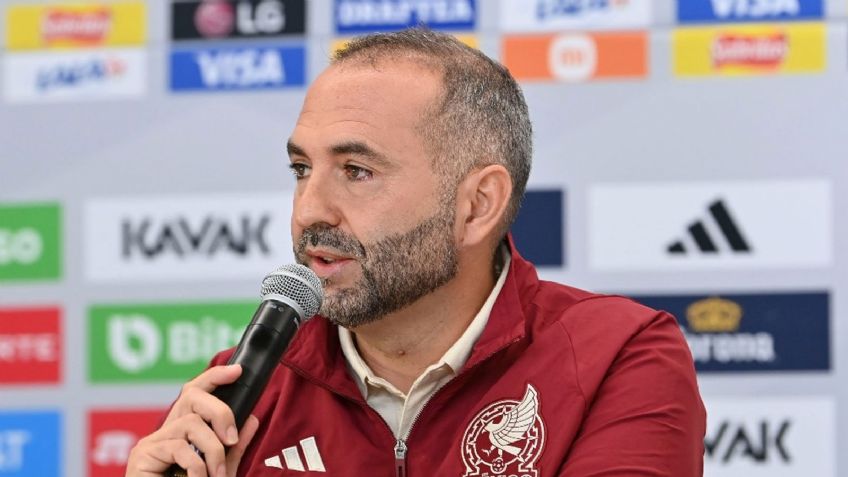 Pedro López es presentado como entrenador del 'Tri' Femenil; Charlyn ya entrena con el equipo