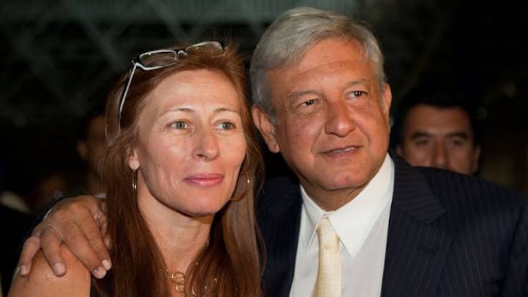 En la imagen, Tatiana Clouthier y el presidente AMLO. Foto: Internet