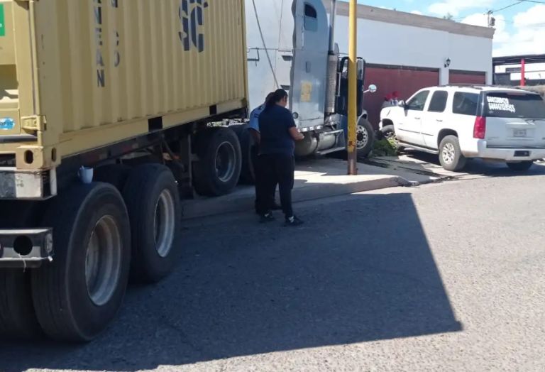 Autoridades se movilizaron por un accidente vehicular en Ciudad Obregón. Foto: Facebook