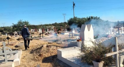 Fumigan cementerios del puerto de Guaymas en vísperas del 'Día de Muertos'