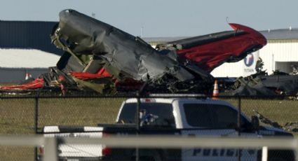(VIDEO) Tragedia en EU: Aviones de espectáculo aéreo colisionan en Dallas y 6 personas mueren