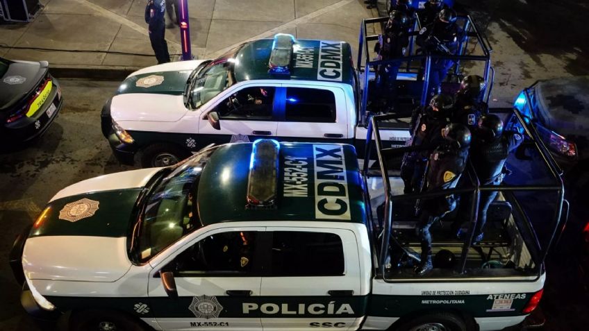 Detienen a tres presuntos narcomenudistas sobre Paseo de la Reforma en la CDMX