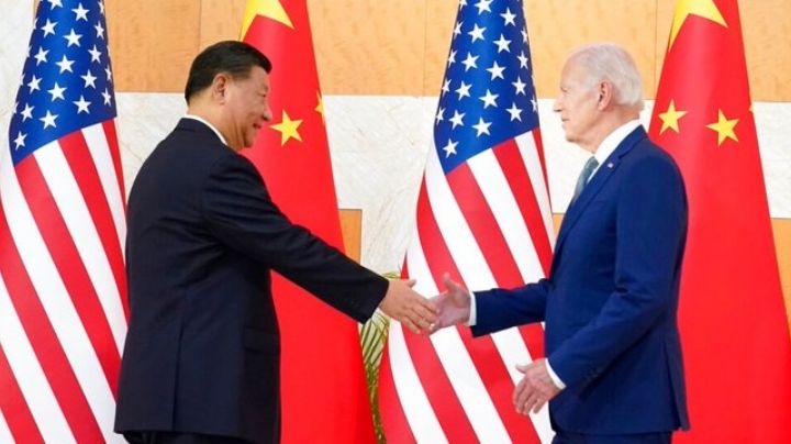 VIDEO: Joe Biden y Xi Jinping se dan cordialmente la mano previo a acordar trabajar en conjunto