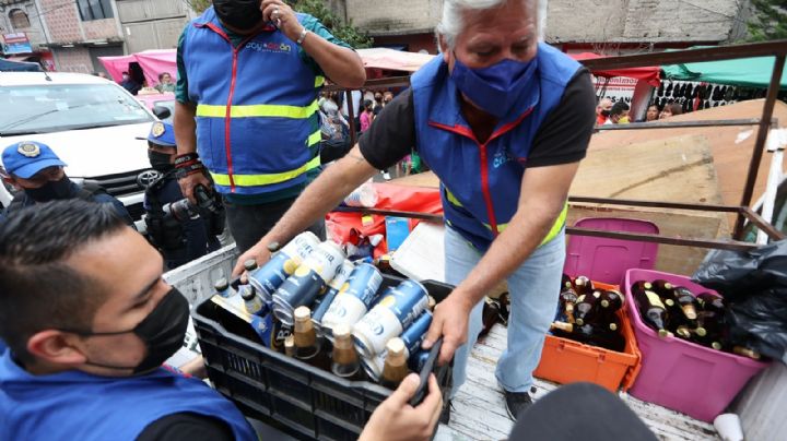 Vecinos de Coyoacán se quejan por aumento de 'chelerías' en la vía pública