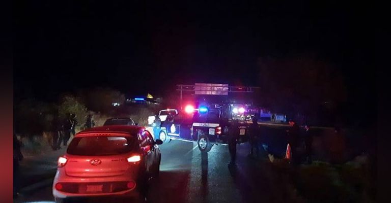 Autoridades llegan al sitio del crimen