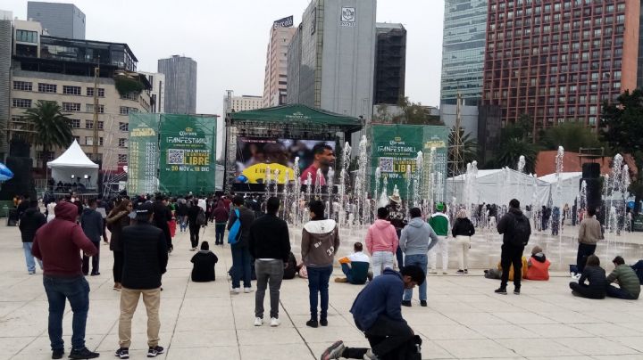 Cientos de fans disfrutan la inauguración de Qatar 2022 en el Monumento a la Revolución