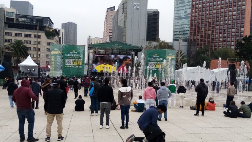 Cientos de fans disfrutan la inauguración de Qatar 2022 en el Monumento a la Revolución