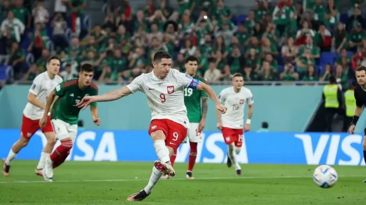 Lewandowski tras falla ante Guillermo Ochoa: "Es una pena, duele"