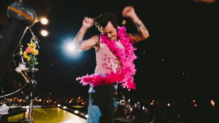 Harry Styles se pasea por las calles de CDMX previo a su concierto en el Foro Sol