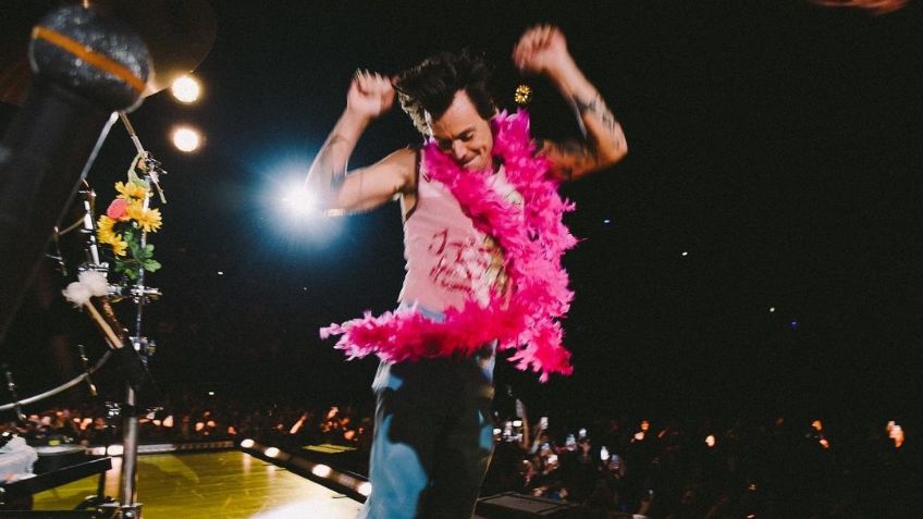 Harry Styles se pasea por las calles de CDMX previo a su concierto en el Foro Sol