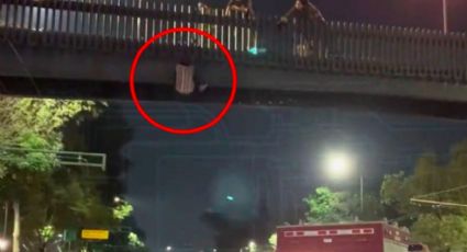 (Video) Terrible: Sujeto se arroja de un puente peatonal en CDMX; SSC no pudo ayudarlo